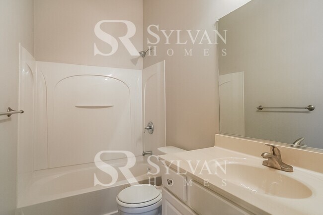 Building Photo - Enjoy living the good life in this 3 bedroom, 2 bathroom home