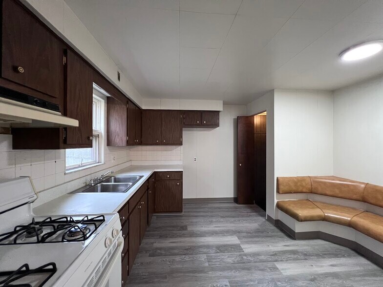 Building Photo - 304 Marie St