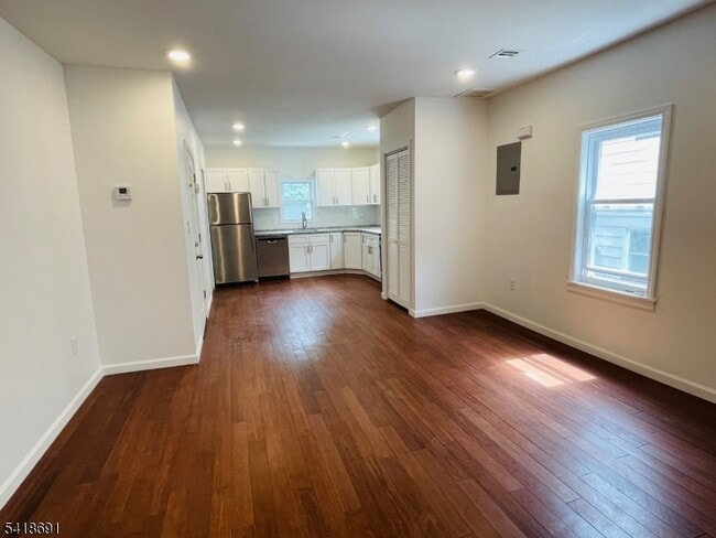 Building Photo - 76 Chestnut St