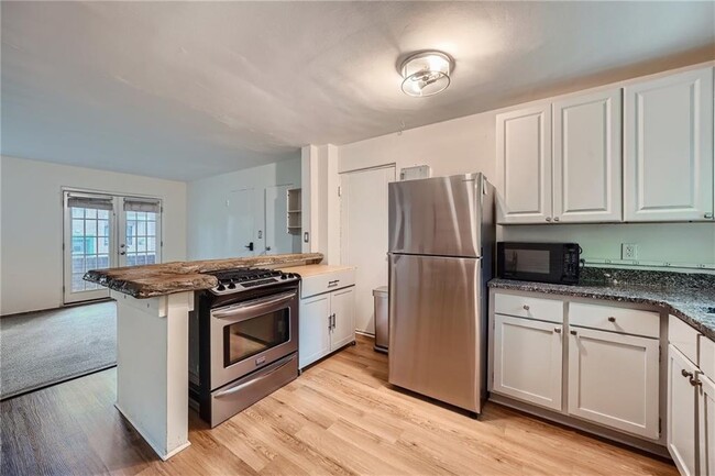 Building Photo - 1381 Normandy Dr NE