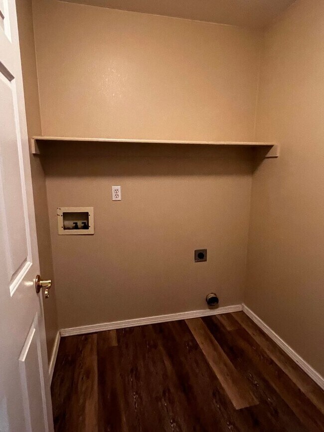Building Photo - 1675 Brentford Way