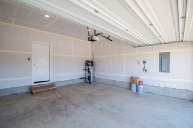 Building Photo - Beautiful newer construction 4 bed, 2.5 ba...