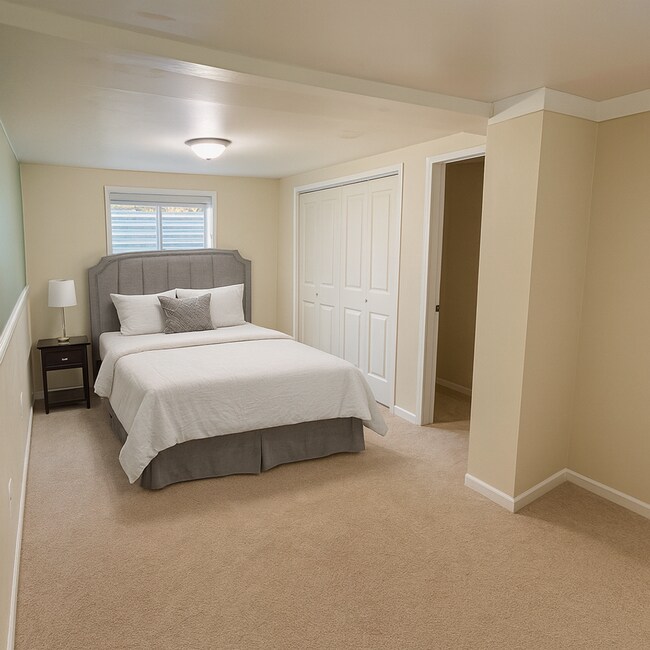 Building Photo - 10002 N Whitworth Dr