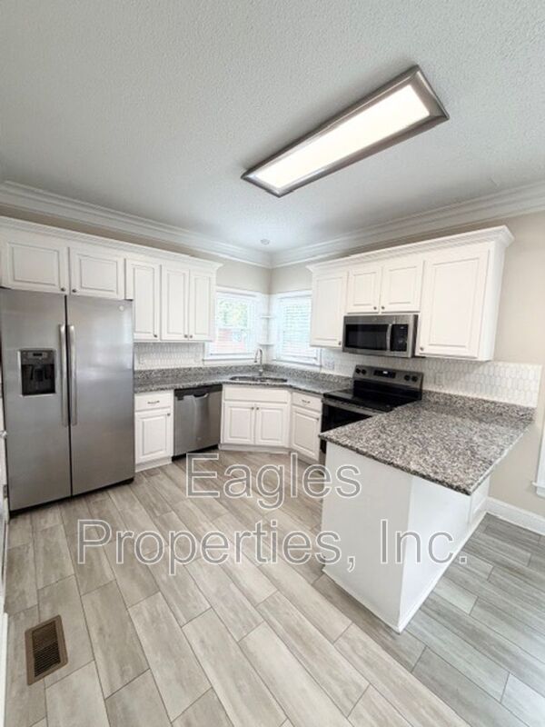 Building Photo - 242 N Marion Dr