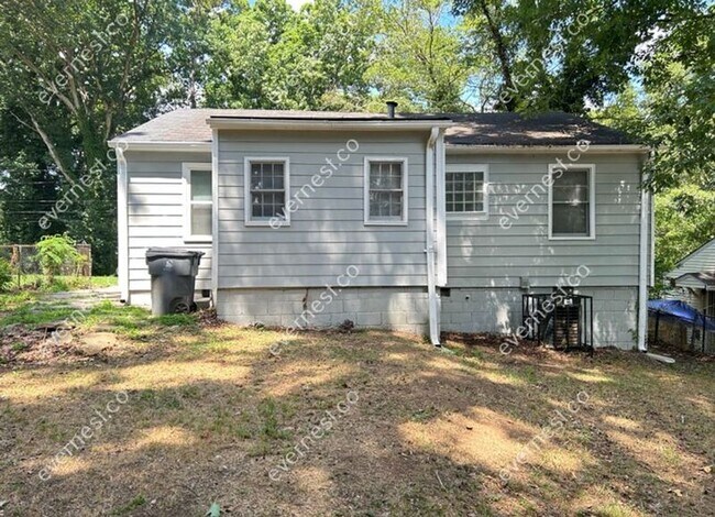 Building Photo - 2776 Palm Dr