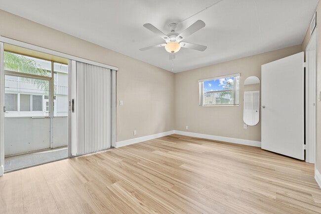 Building Photo - 723 Flanders Dr