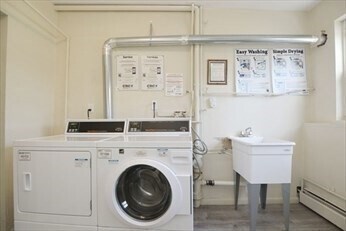 Building Photo - 41 Farrwood Ave