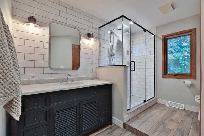 Building Photo - 668 Eagle Ridge