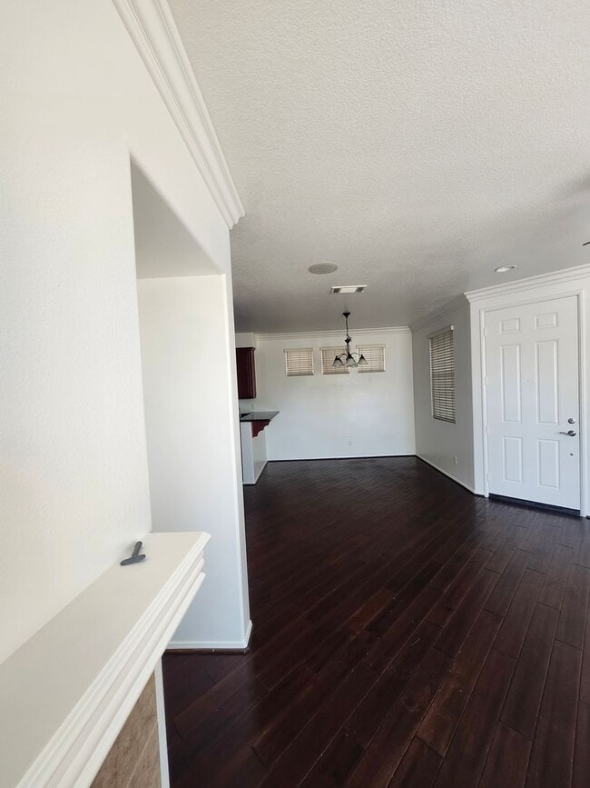 Building Photo - Chino 4 bedroom Beauty