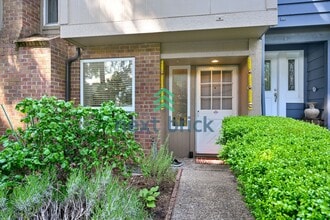 Building Photo - Charming 3-bedroom, 2.5 baths | Family-Friendly Bellevue Crossroads Neighborhood