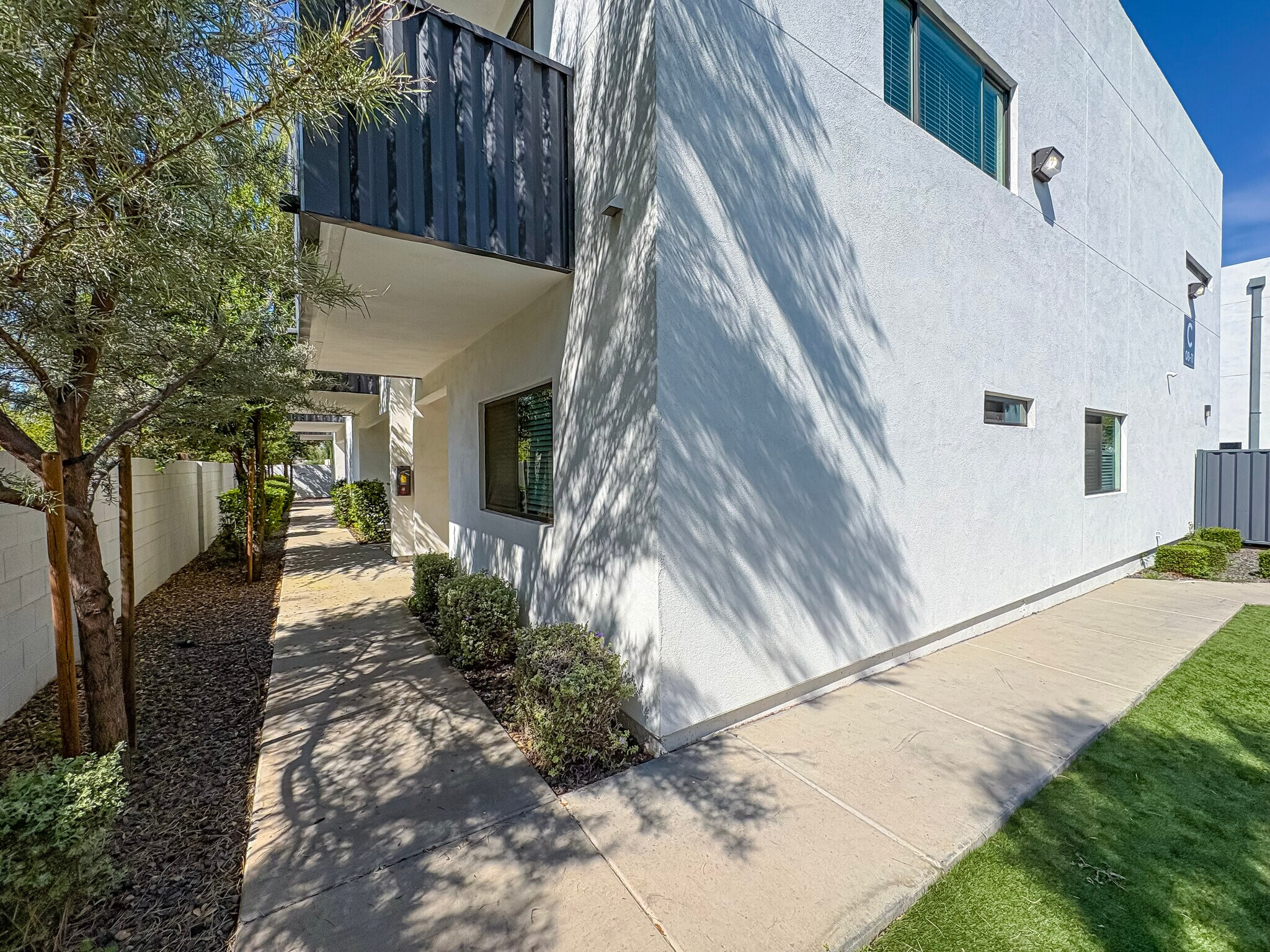 Building Photo - 1645 E Cheery Lynn Rd