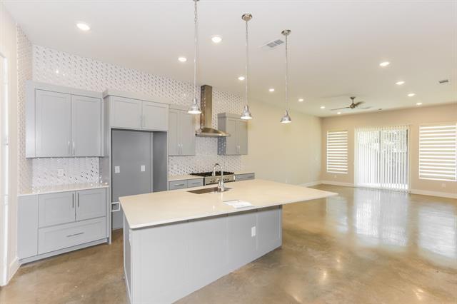 Building Photo - 2343 Vagas St