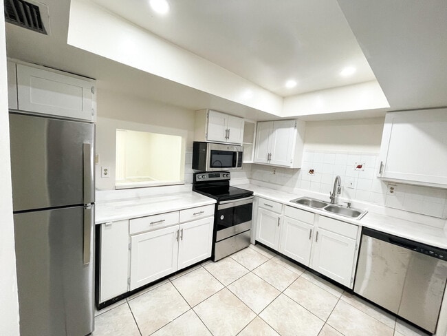 Building Photo - 4583 Barclay Crescent