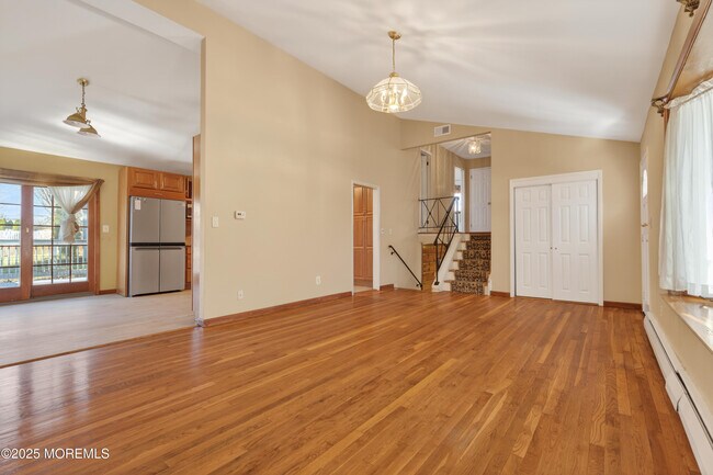 Building Photo - 150 Cloverdale Cir