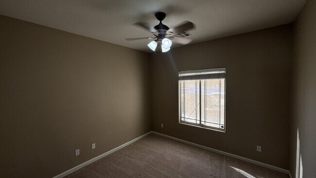 Building Photo - 3 BED, 2 bath, Single Story