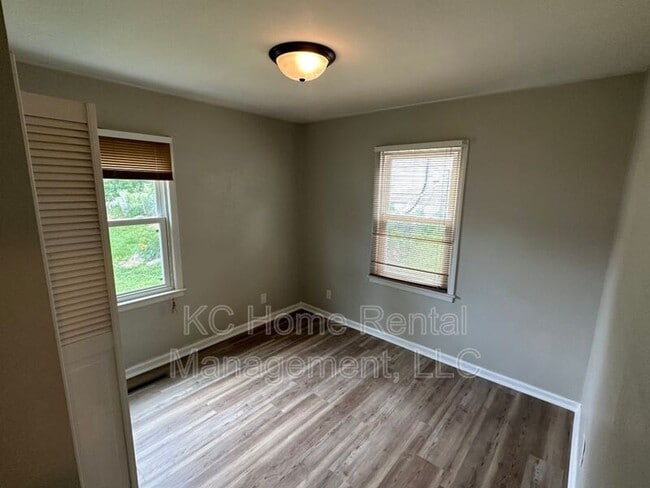 Building Photo - 804 NE 66th Terrace