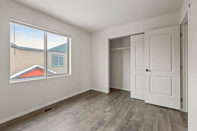 Building Photo - 2-bedroom townhomes, a modern take on apar...