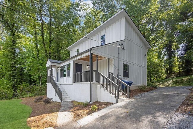 Building Photo - 1080 Westmont Rd SW