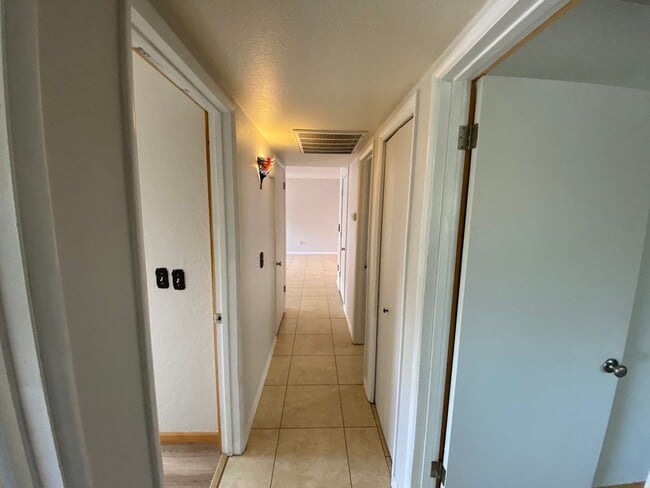 Building Photo - Beautiful Flagstaff Rental