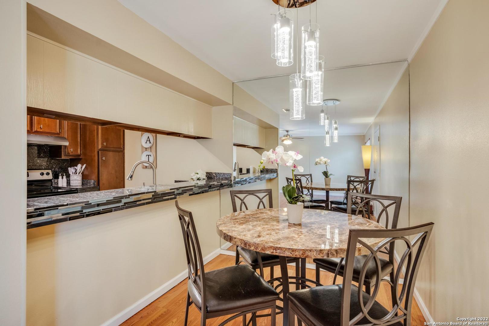 Building Photo - 8702 Village Dr