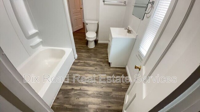 Building Photo - 252 McClure St