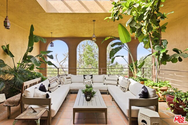 Building Photo - 6203 Temple Hill Dr