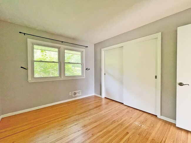 Building Photo - Spacious Redone Rambler with Huge 1/2 Acre Yard, Deck, Patio, Primary Suite, 3-BRs on Main Level ...