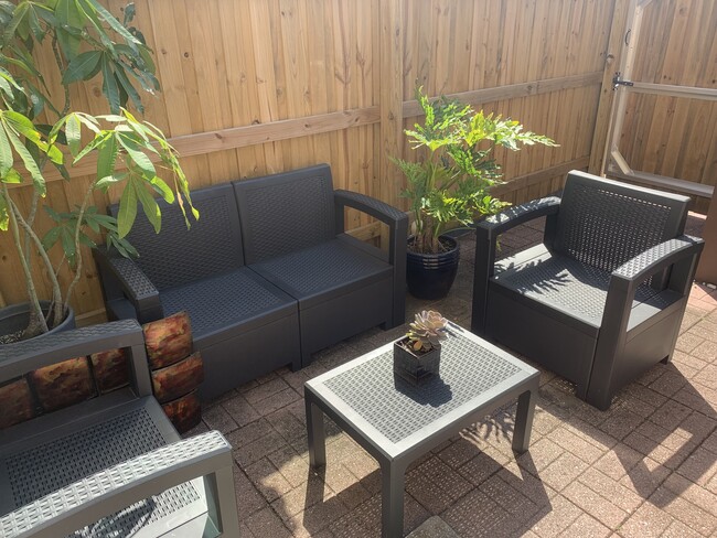 Building Photo - 4523 La Carmen Ct