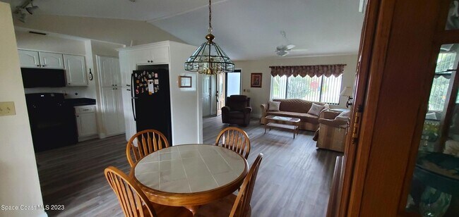 Building Photo - 662 Castaways St NE
