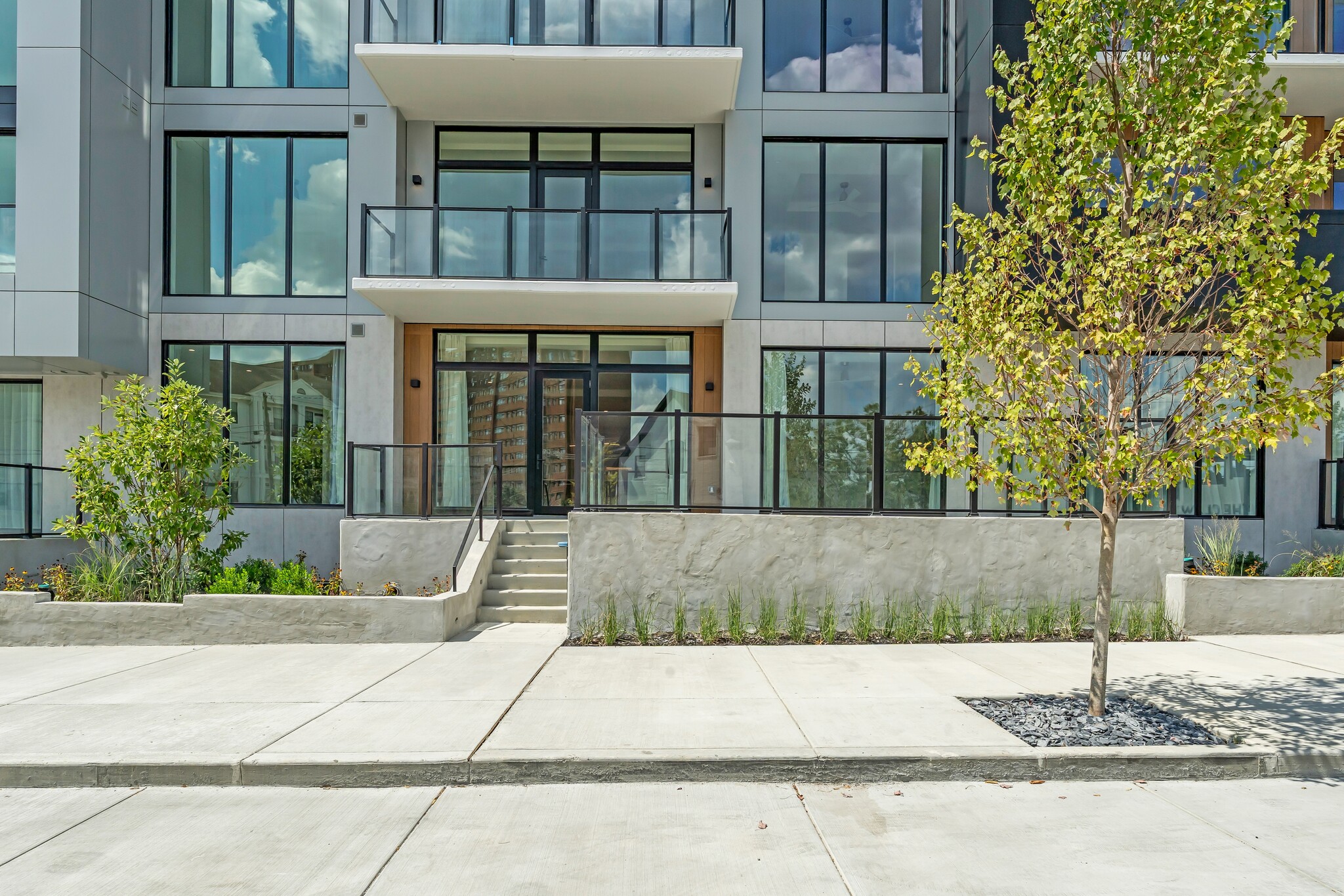 Building Photo - 321 31st Ave N