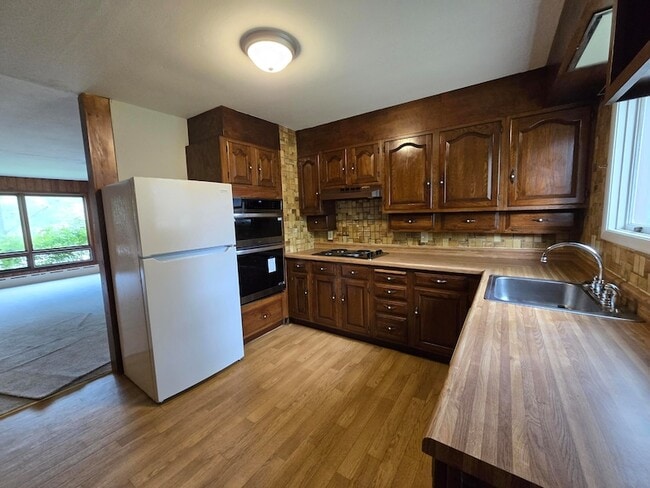 Building Photo - 721 N Carroll Ave