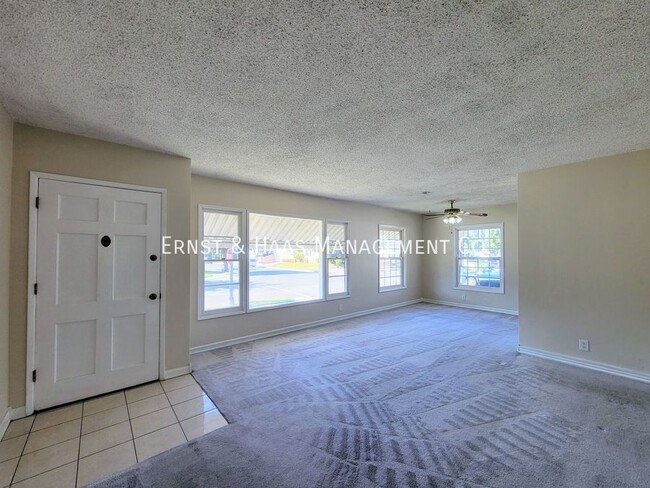 Building Photo - Charming 3 Bedroom Home Located in Prime L...