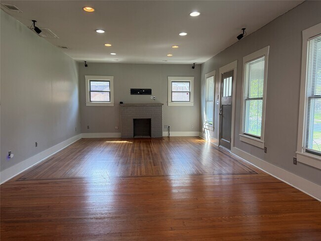 Building Photo - 4530 Walker St