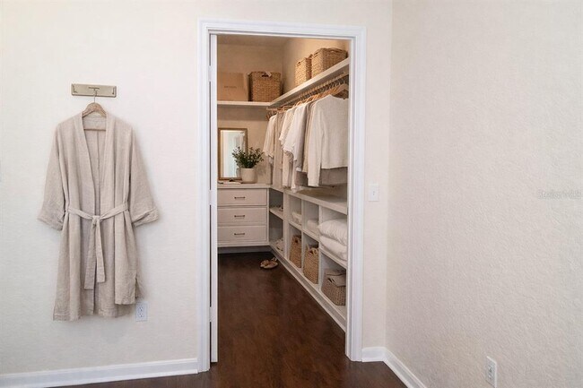 Building Photo - 860 N Orange Ave