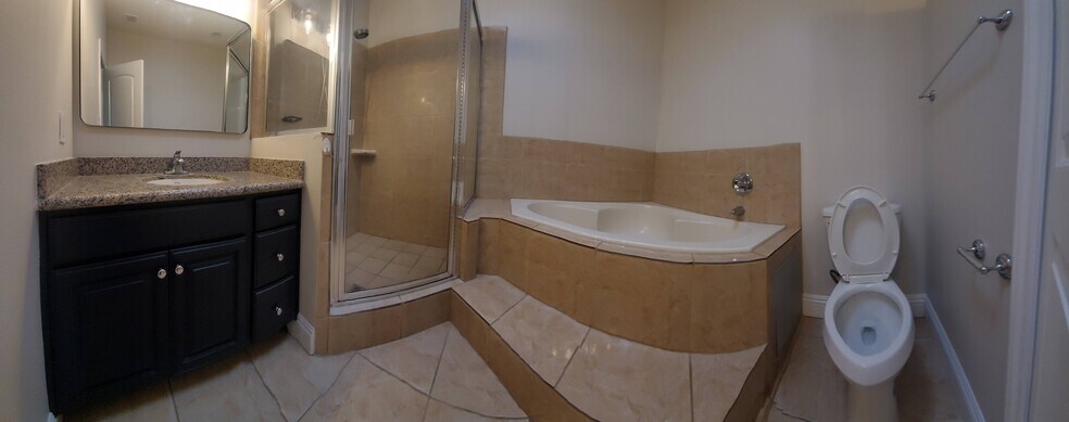 Building Photo - 1614 W 146th St