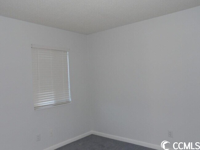 Building Photo - 10166 Beach Dr SW