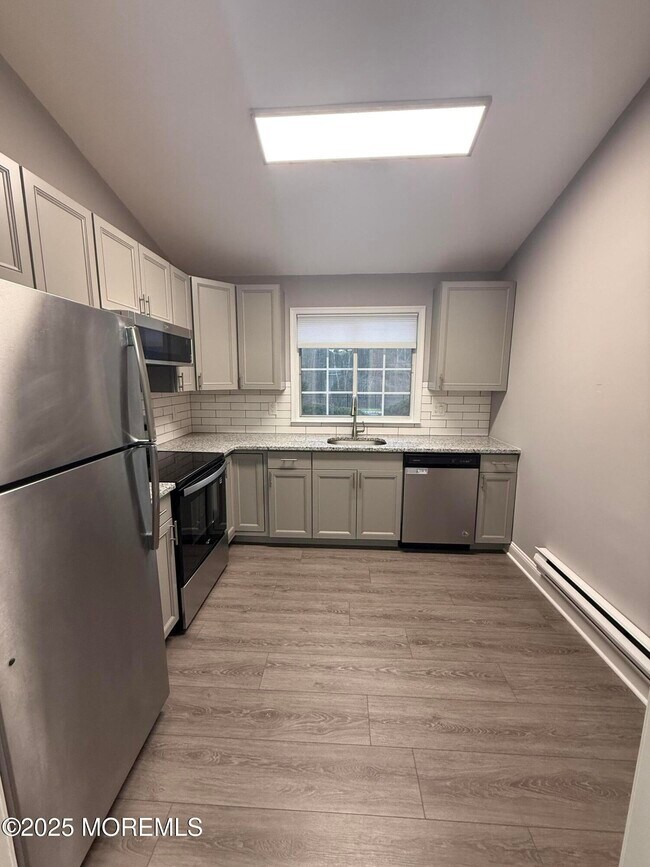 Building Photo - 572B Nutley Dr