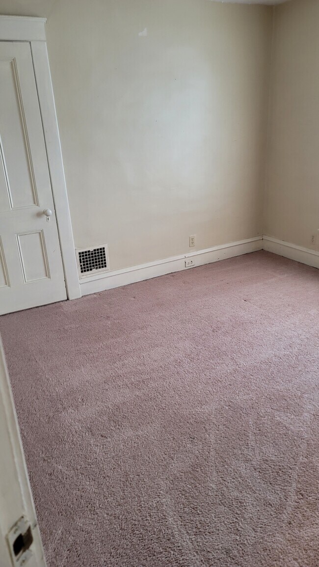 Building Photo - 914 Walnut St