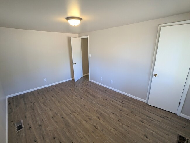 Building Photo - 8718 S Vandalia Ave