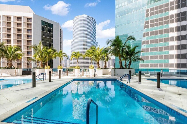 Building Photo - 200 Biscayne Blvd Way