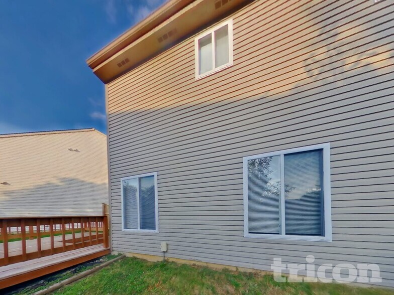Building Photo - 557 Cembra Dr