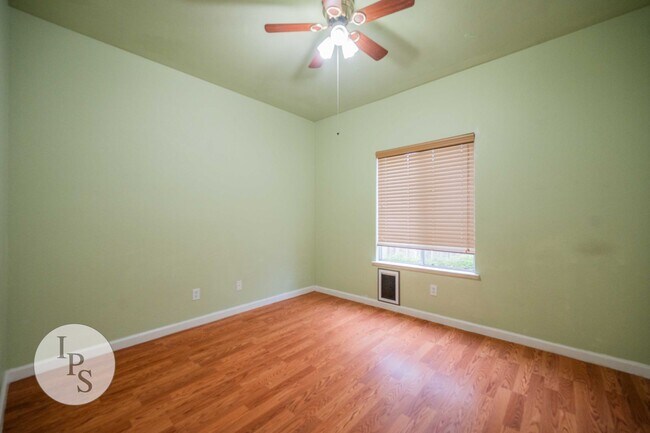 Building Photo - SOLAR!!!!  Fresno NorthEast Home, 4BR/2.75...