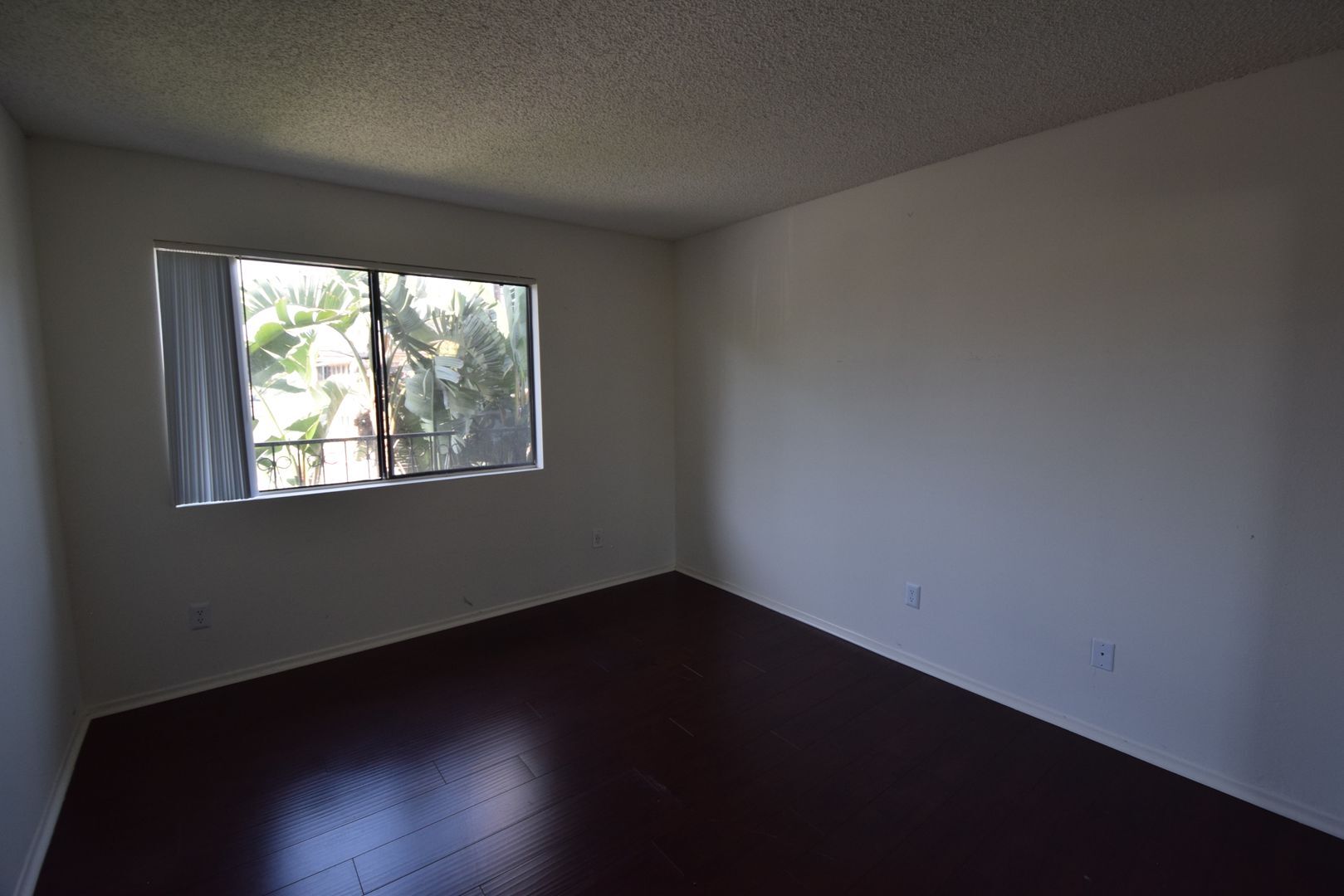 Building Photo - 12338 Oxnard St
