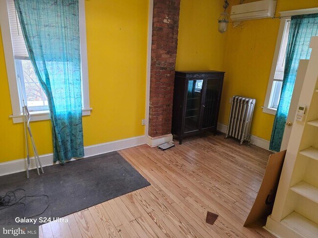 Building Photo - 4501 Edgemont St