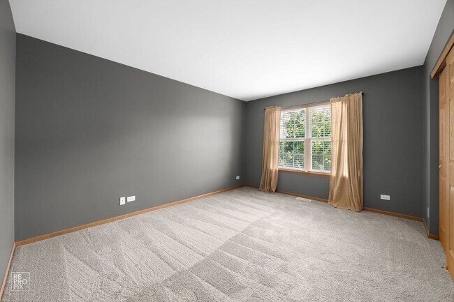 Building Photo - North Naperville Two Bedroom
