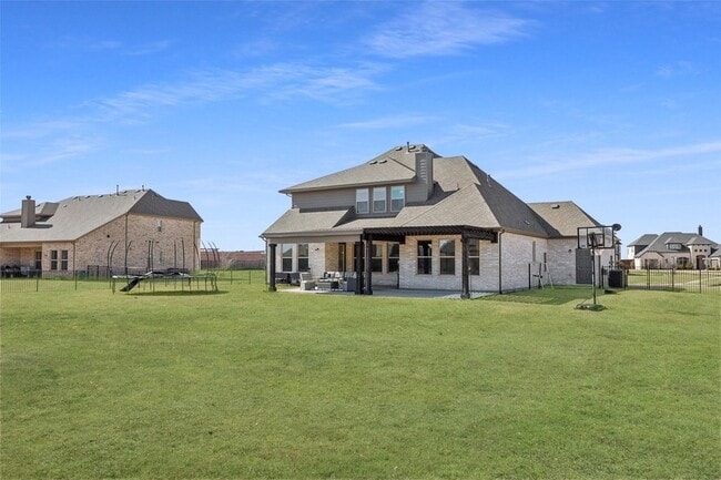 Building Photo - 1124 Macgregor Ln