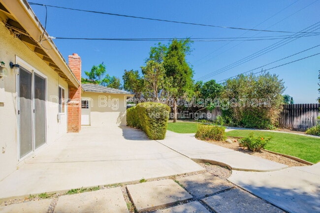 Building Photo - 5155 Harriett Cir