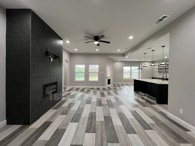 Building Photo - 5413 Harrys Pl
