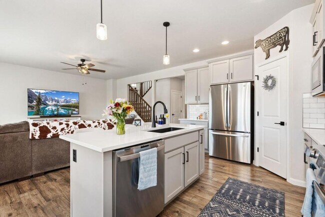 Building Photo - 1495 S Plumeria Dr
