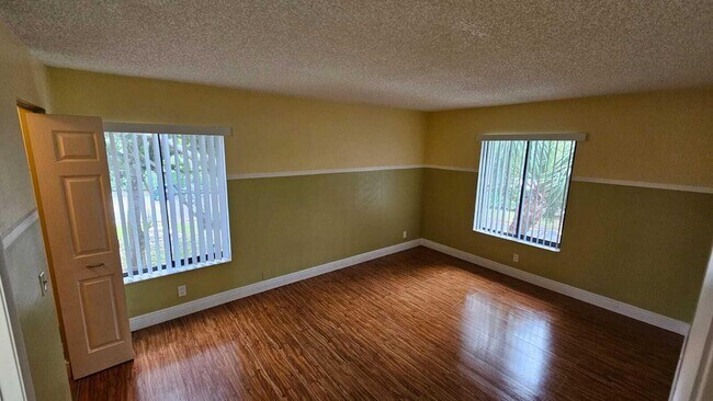 Building Photo - 205 Foxtail Dr